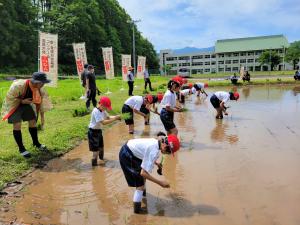 上郷小学校は5,6年生16人が参加